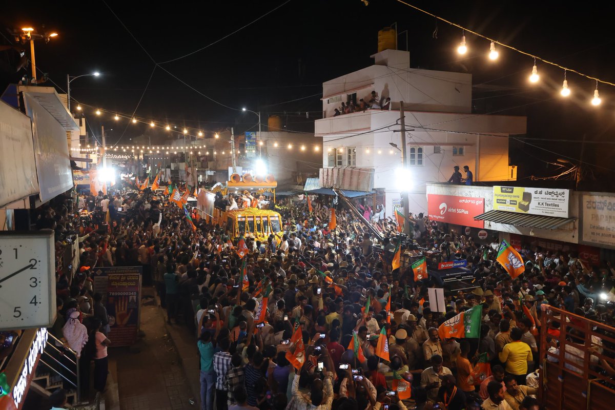 HM Sri @AmitShah Ji has been at forefront of ensuring Bengaluru's safety. 

Soon after our request, he set up NIA office to tackle terror.

Gathering at Bommanahalli, people of Bengaluru South thanked him & assured their support for BJP on April 26.

#ChanakyaInBengaluru