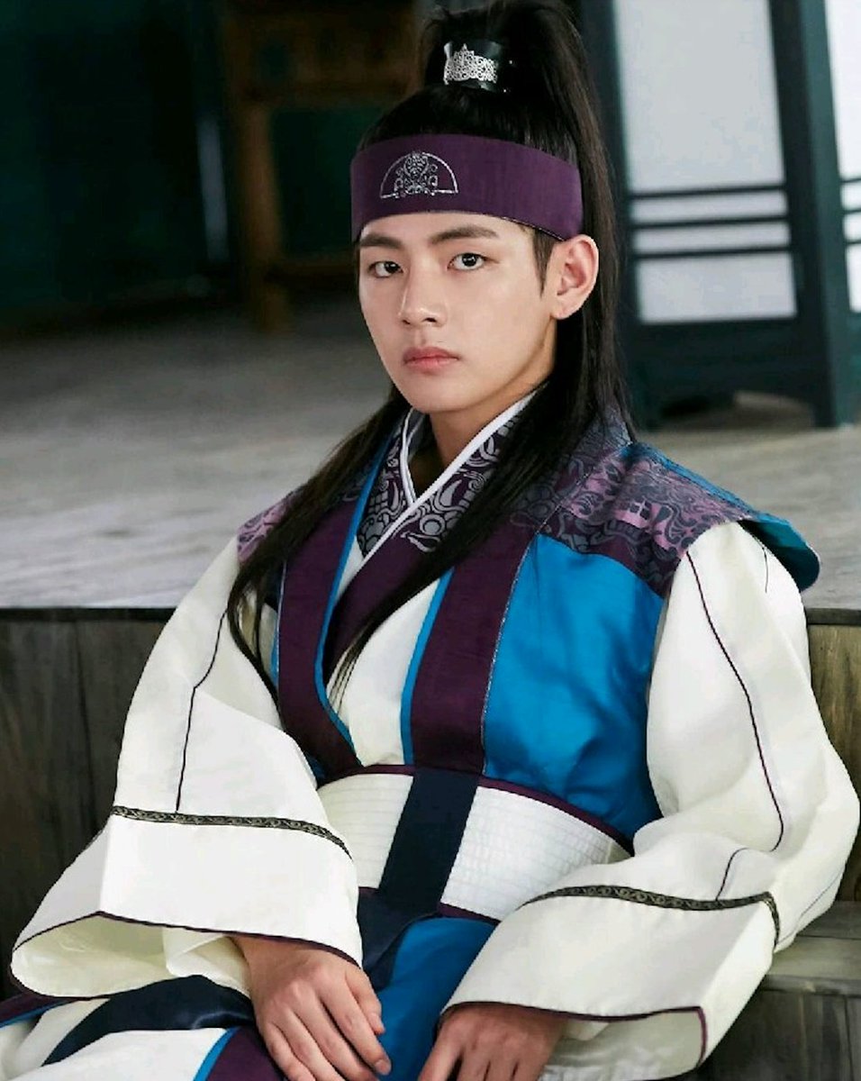 Amazon Prime is offering its members a free 7 days trial of KOCOWA. If you haven't watched actor #KimTaehyung (#V of BTS) in his 2016 debut acting role in the K Drama series Hwarang, now is an excellent opportunity to do so. amazon.com/gp/video/offer…
#MostLovedCelebrityV