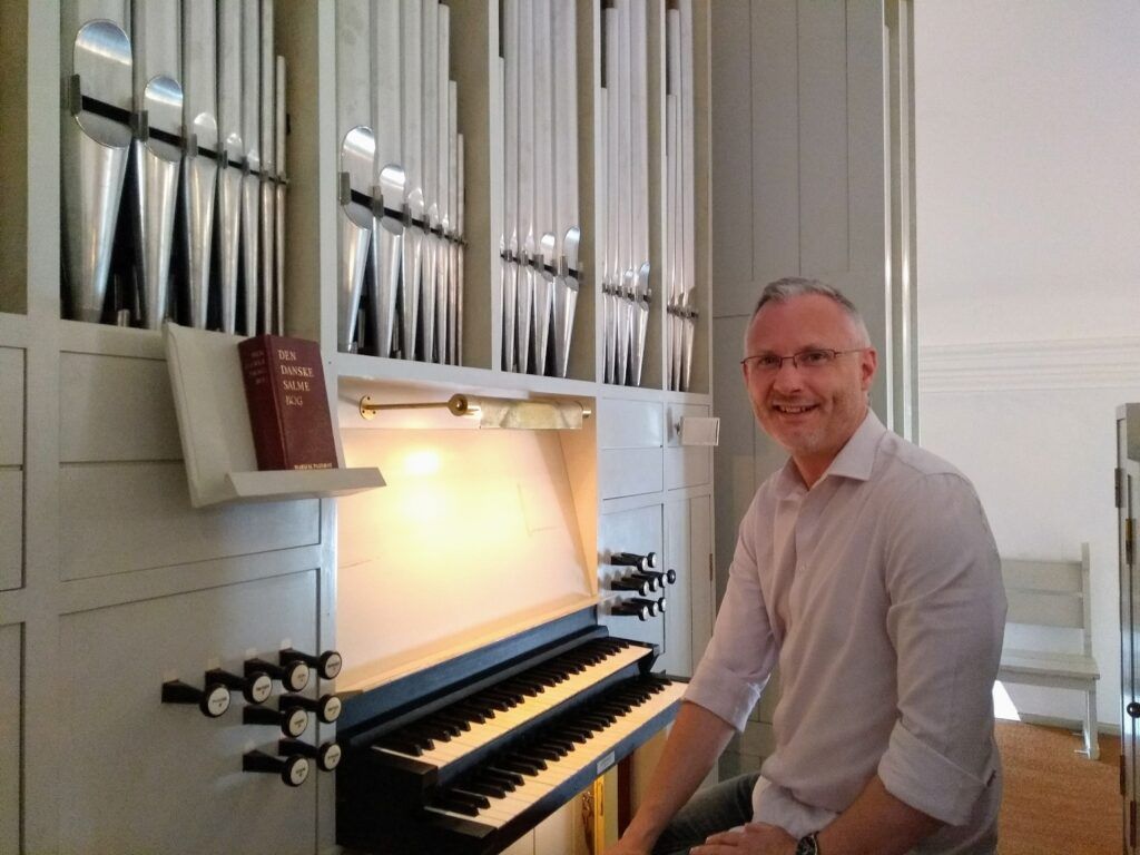 WestbrookHaySch's tweet photo. In an exciting first for Westbrook Hay, @NEOrganist, a skilled choral trainer, will take the helm in a parent and staff singing workshop scheduled for Monday. #SingingWorkshop #Choir #WestbrookHay https://t.co/58jRDZpoo3