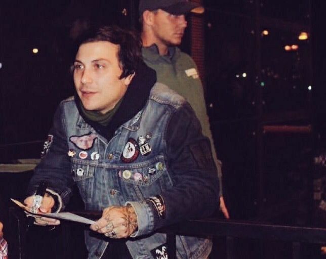 Frank Iero Hourly (@frnkierohourly) on Twitter photo 2024-04-23 17:00:31