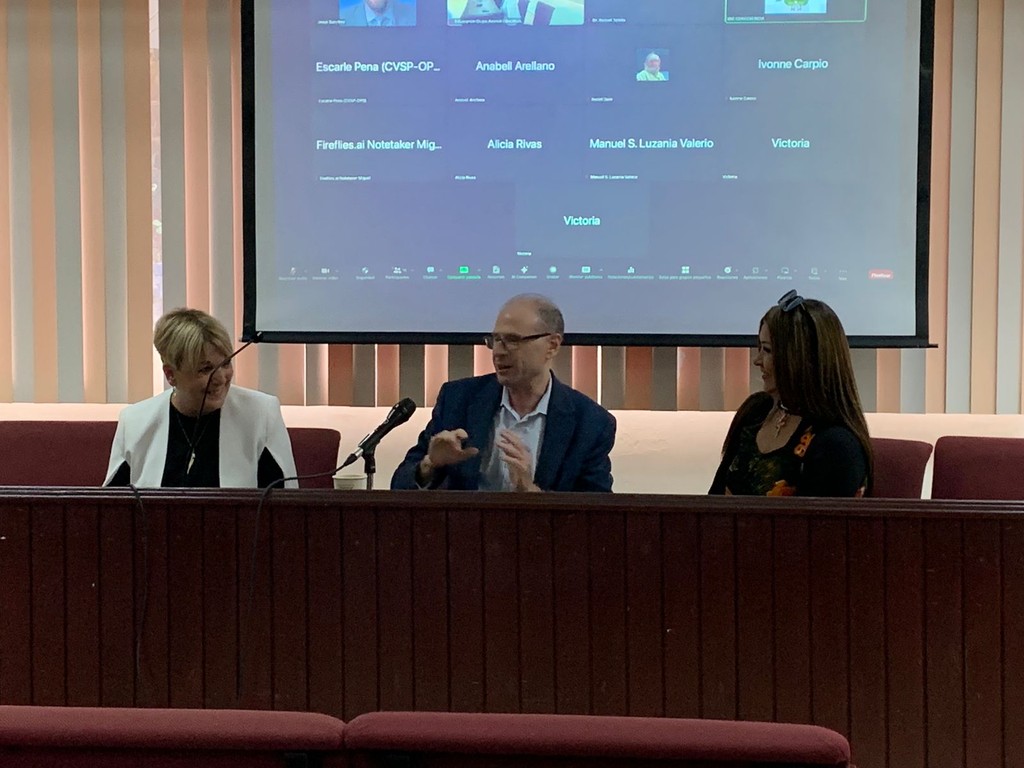 Las Dras. Calvo y Penniecook participaron en un taller impartido por PAHO y ASPPH, en la Universidad de Panamá. 

@usfhealth <a href="/usfcoph/">USF Public Health</a> <a href="/calvoae4/">Arlene Calvo</a> <a href="/CienciaPTY/">Ciencia En Panamá   #CienciaEnPanamá</a> <a href="/indicasat/">INDICASAT-AIP</a> <a href="/InstitutoGorgas/">Instituto Conmemorativo Gorgas</a> <a href="/pahowho/">PAHO/WHO</a> <a href="/COPHActivistLab/">USF College of Public Health Activist Lab</a> <a href="/TGHCares/">Tampa General Hospital</a> <a href="/TampaHoy/">tampahoy.com</a>