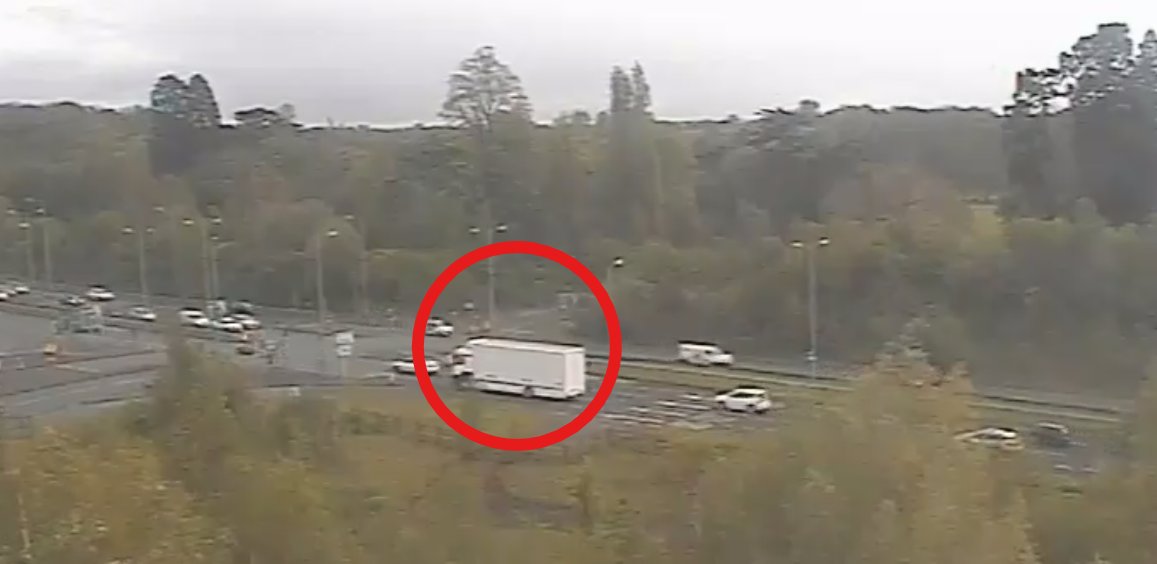 Leybourne, A228 Ashton Way. 1 lane of 3 blocked southbound approaching A20 London Road junction due to a broken down lorry. Kent Police in attendance. Expect delays in the area: moorl.uk/?2l5mcd