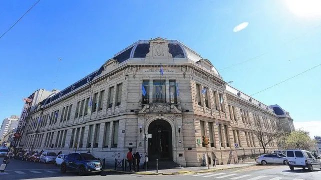 HumorParanaense's tweet photo. Universidad Pública Argentina, gratuita y de calidad siempre. https://t.co/8AxeHN79Hf