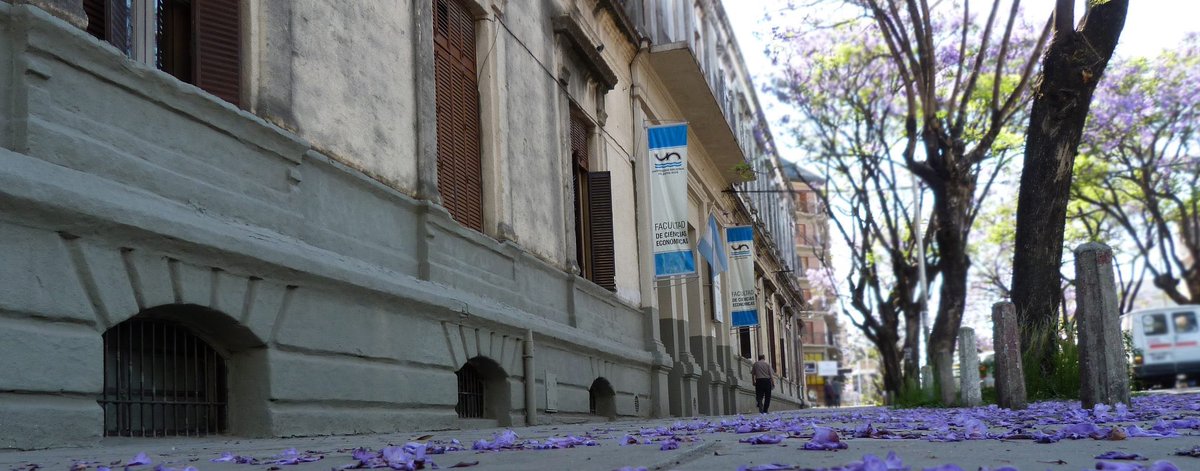 HumorParanaense's tweet photo. Universidad Pública Argentina, gratuita y de calidad siempre. https://t.co/8AxeHN79Hf