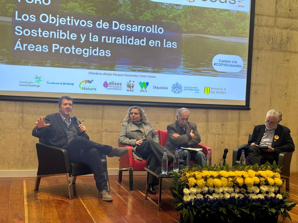 En el panel Inicia el panel “Ruralidades y biodiversidad ¿Cuáles son los retos a futuro?” @RodrigoboteroG habló de las nuevas realidades en los territorios que incluyen el avance de la ocupación y acaparamiento ilegal y legal de tierras, la ganadería extensiva y el conflicto…