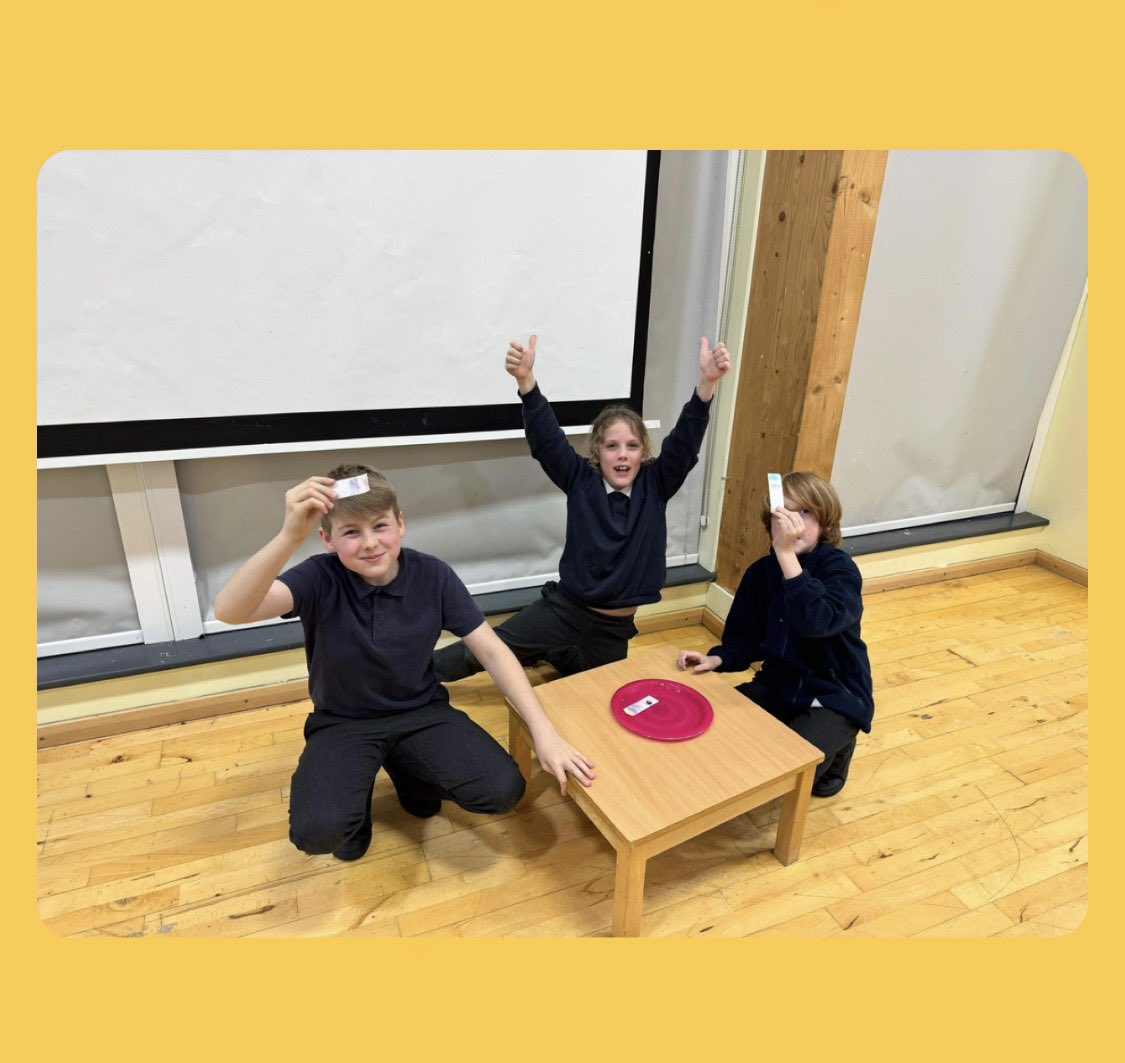 We had lots of fun at Oakham C of E Primary today. These super scientists conducted chromatography with sweets, edible paper and edible pens!👩‍🔬🧑‍🔬#makingsciencefun #primaryscience