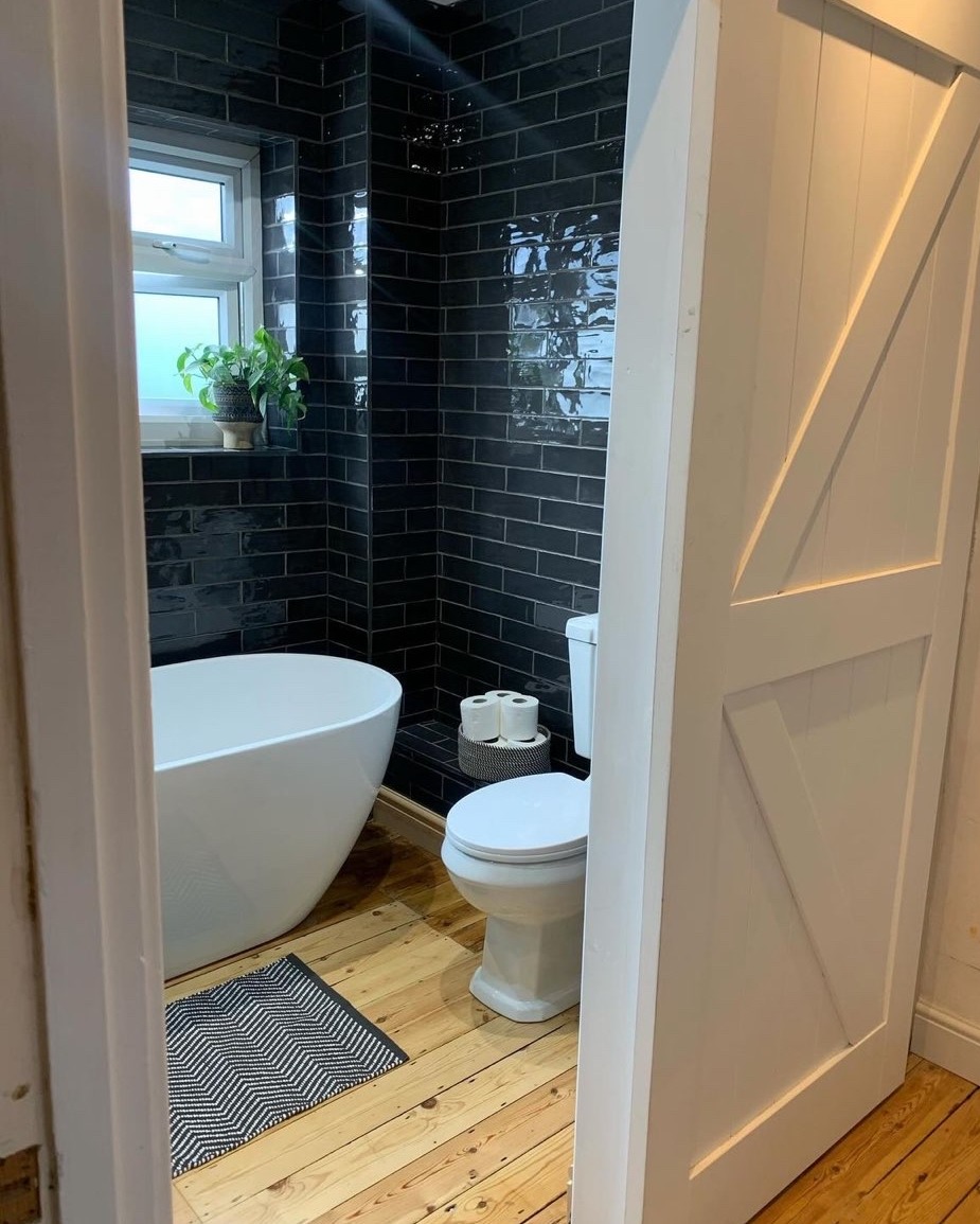 Black bathroom goals 🖤 🏡 IG charlottekeeneydesign Shop here: bathroommountain.co.uk #blacktiles #blackinterior #bathroomdesign