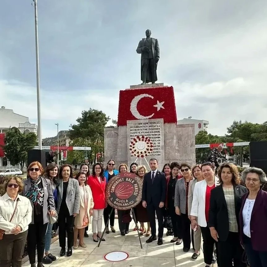 23 Nisan Ulusal Egemenlik Çocuk Bayramı çelenk koyma törenine İl Kadın Kolları olarak katılım sağladık. Nice Bayramlara... #ChpMuğlaİlKadınKolları