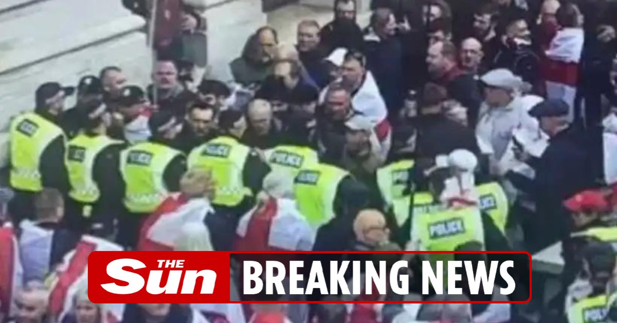 Six arrested as riot cops clash with crowds at St George's Day rally thesun.co.uk/news/27496662/…