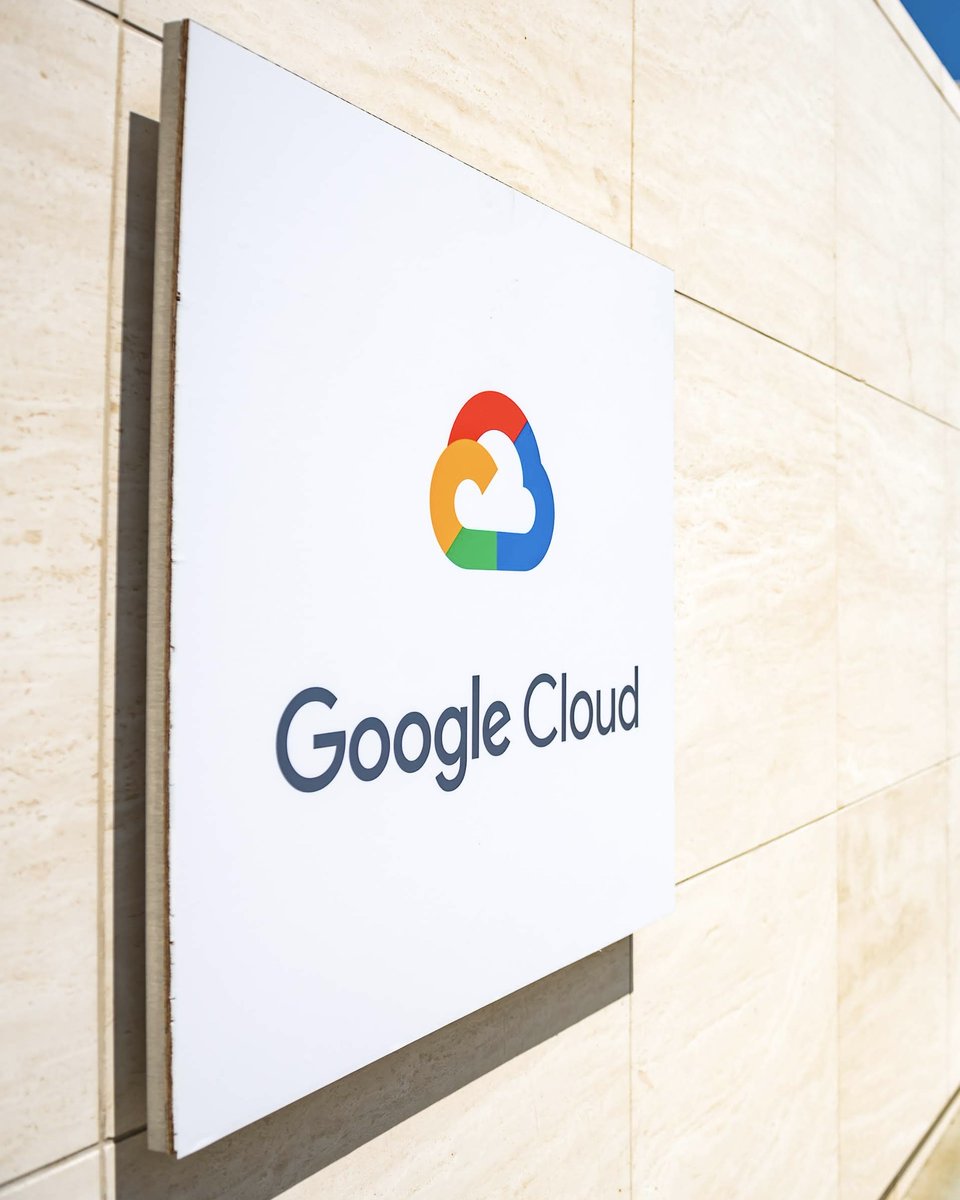 Are you seeking to grow, transition, or kickstart your professional journey? Discover opportunities in Cloud Consulting, Business Development, Native Database Customer Engineering, Software Engineering, and beyond → goo.gle/4aDvBPX #LifeAtGoogle