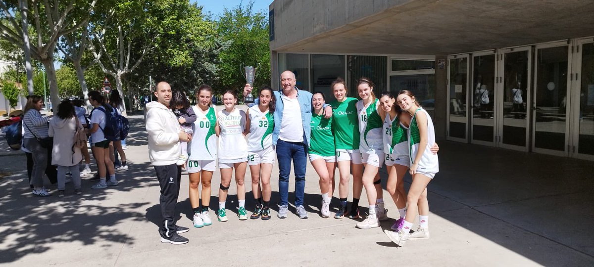 Cuando un equipo lo da todo no se le puede pedir más , orgullosisimo de estas chicas de El Olivar que representan todo y más para nosotros  sois campeonas!!!!