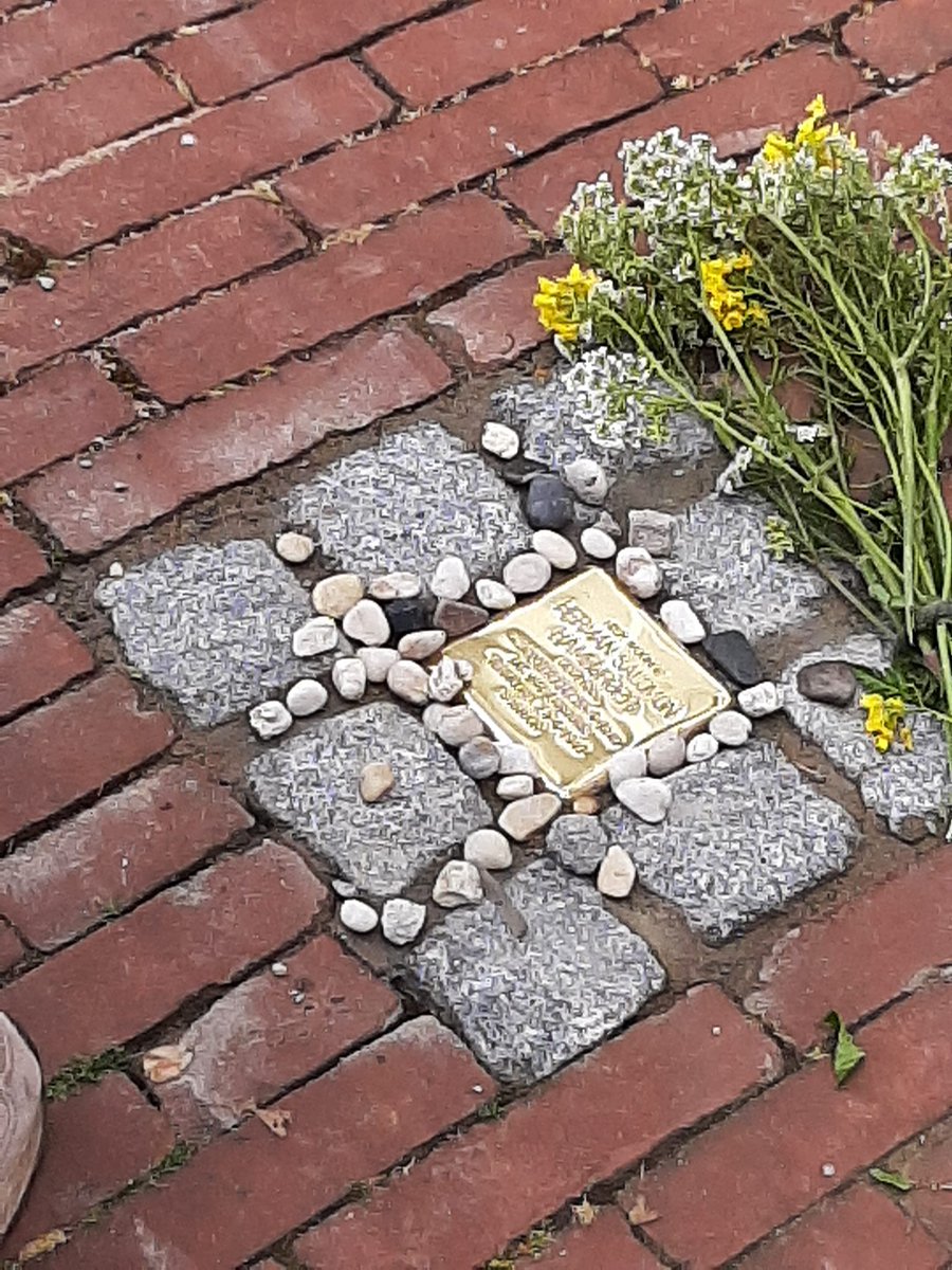 Ook in de binnenstad van #Gouda werd 1 #Stolpersteine geplaatst voor Herman Salomon Hamburger die aan de Bogen woonde. Er 389 Joden werden vermoord in de Tweede Wereldoorlog. Bron: Raambuurt Gouda