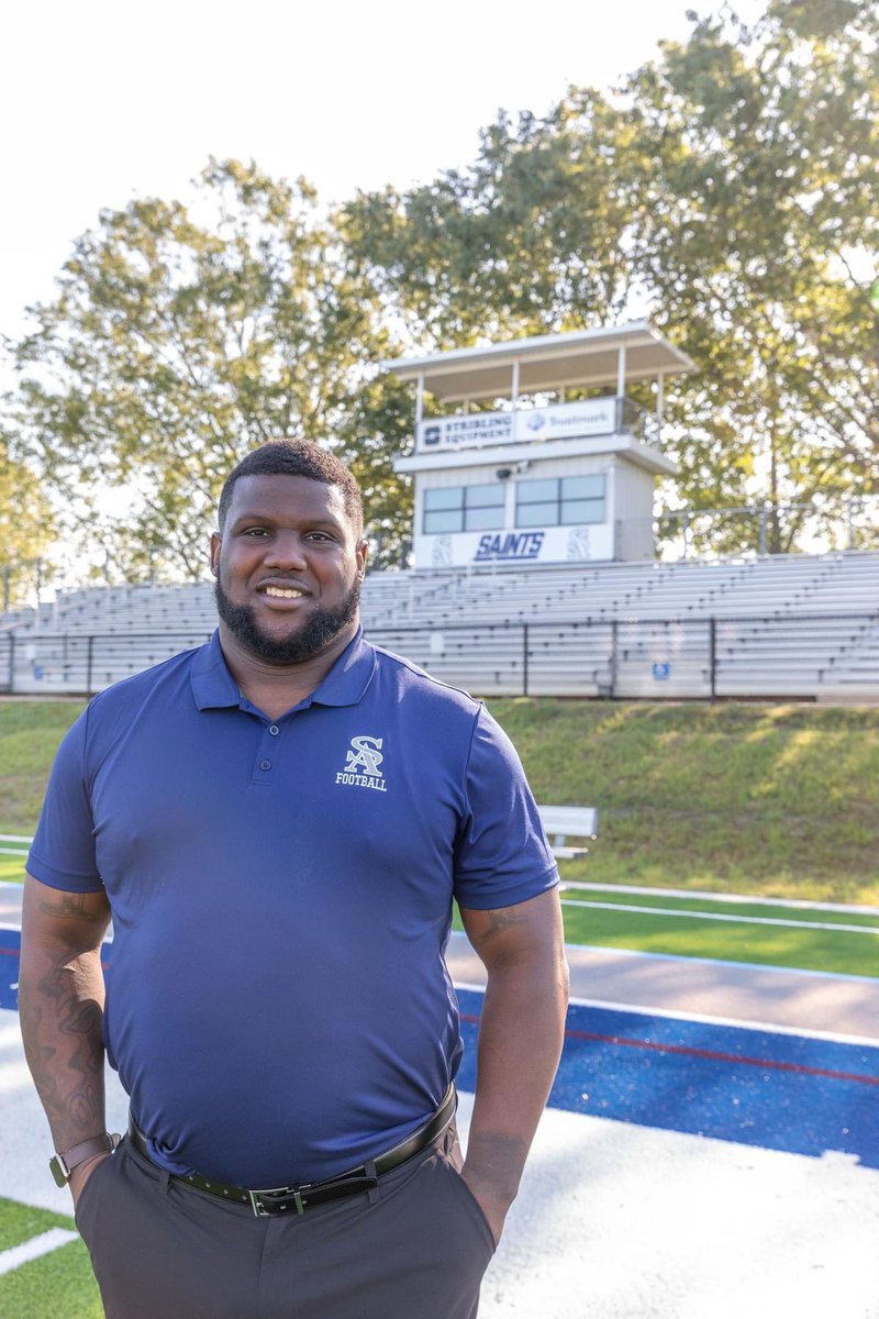 Former Ole Miss Rebel and Tampa Bay Buccaneer Channing Ward is the new head football coach of St. Andrews! 📷: St. Andrews