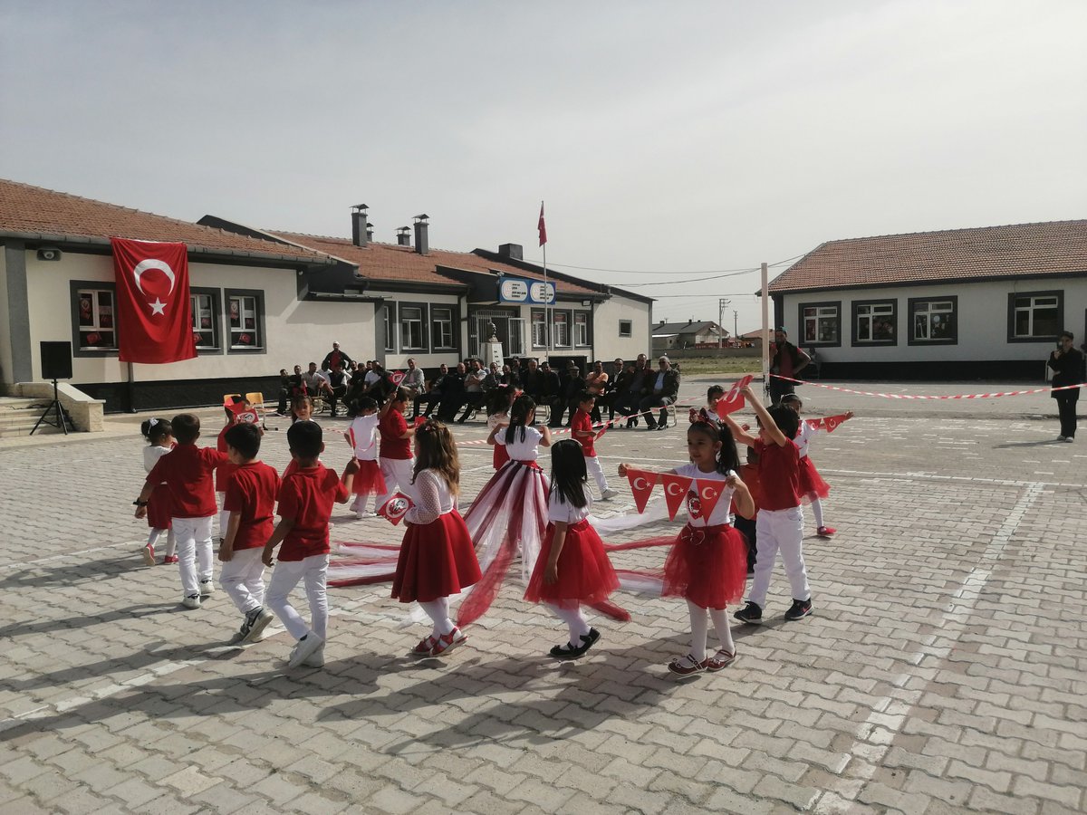 '23 Nisan Ulusal Egemenlik ve Çocuk Bayramı' etkinlikleri kapsamında Anasınıfımızın yaptığı gösteriden fotoğraflar: @tcmeb @aksarayvaliligi @malikumbuzoglu @Aksaray_MEM @metinalpaslan40 @TC_Eskil @Eskil_MEM @brahimKler2 @Ahmetiris1