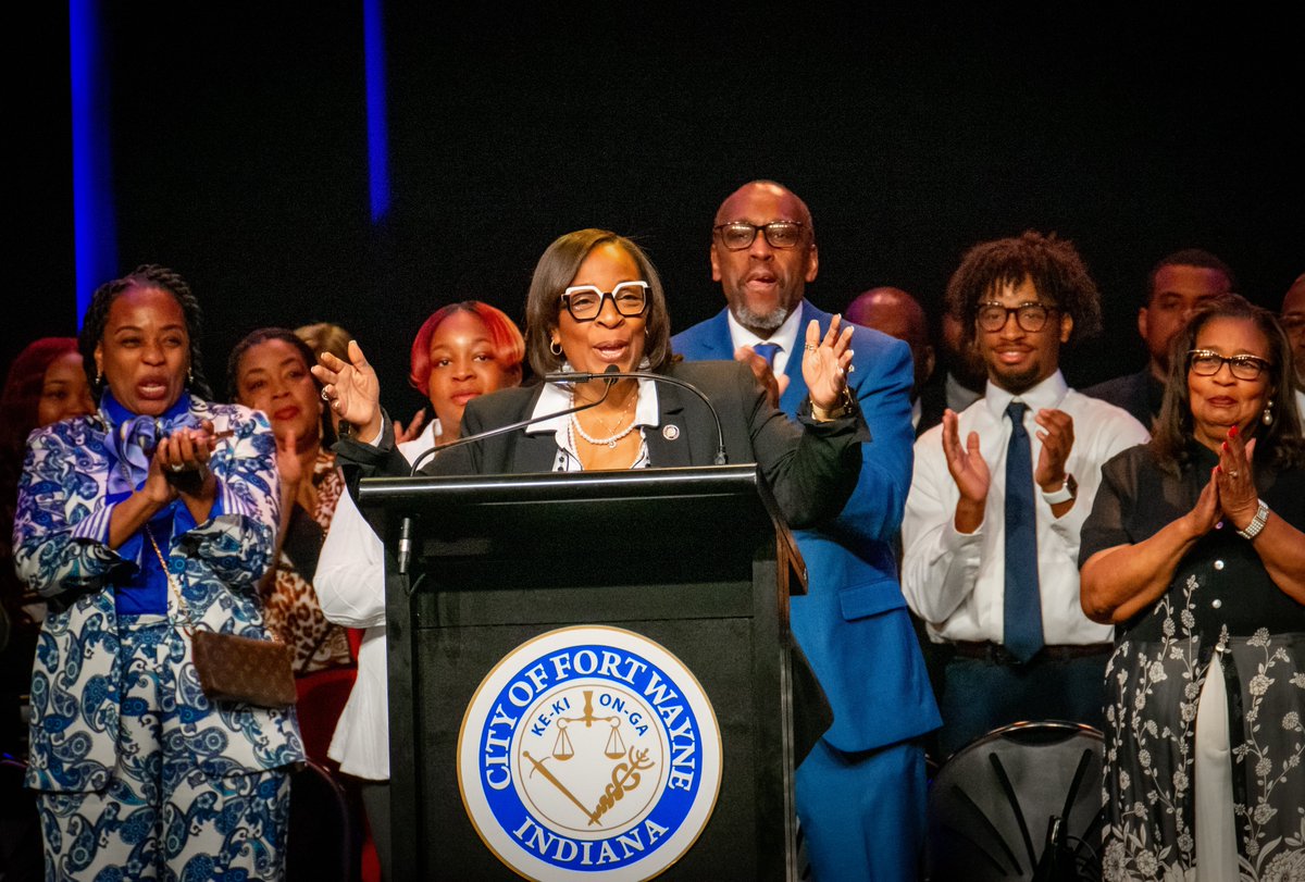 History made. Today, Sharon Tucker was sworn in as the new mayor of the City of Fort Wayne! Read: bit.ly/3Qfg15e
