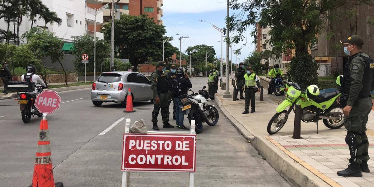 #Colombia | Investigan presunto abuso sexual de comandante a una auxiliar de Policía en Atlántico. ➤ eltiempo.com/colombia/barra…

Según denuncia de la víctima, los hechos ocurrieron este lunes 22 de abril en la estación de Palmar.

🟣#NoEsHoraDeCallar