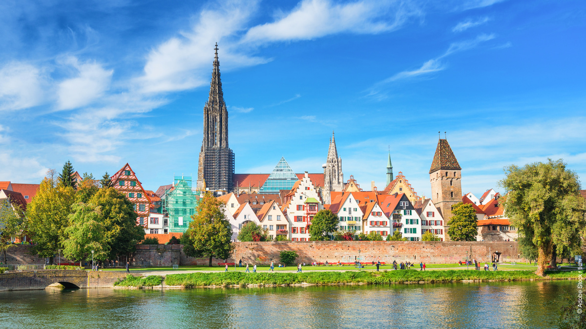 Einstein werd in 1879 geboren in deze Duitse stad aan de Donau, tevens de locatie van de hoogste kerktoren ter wereld. Weet je welke stad we bedoelen? 🧐 #DuitslandDichtbij #quiz