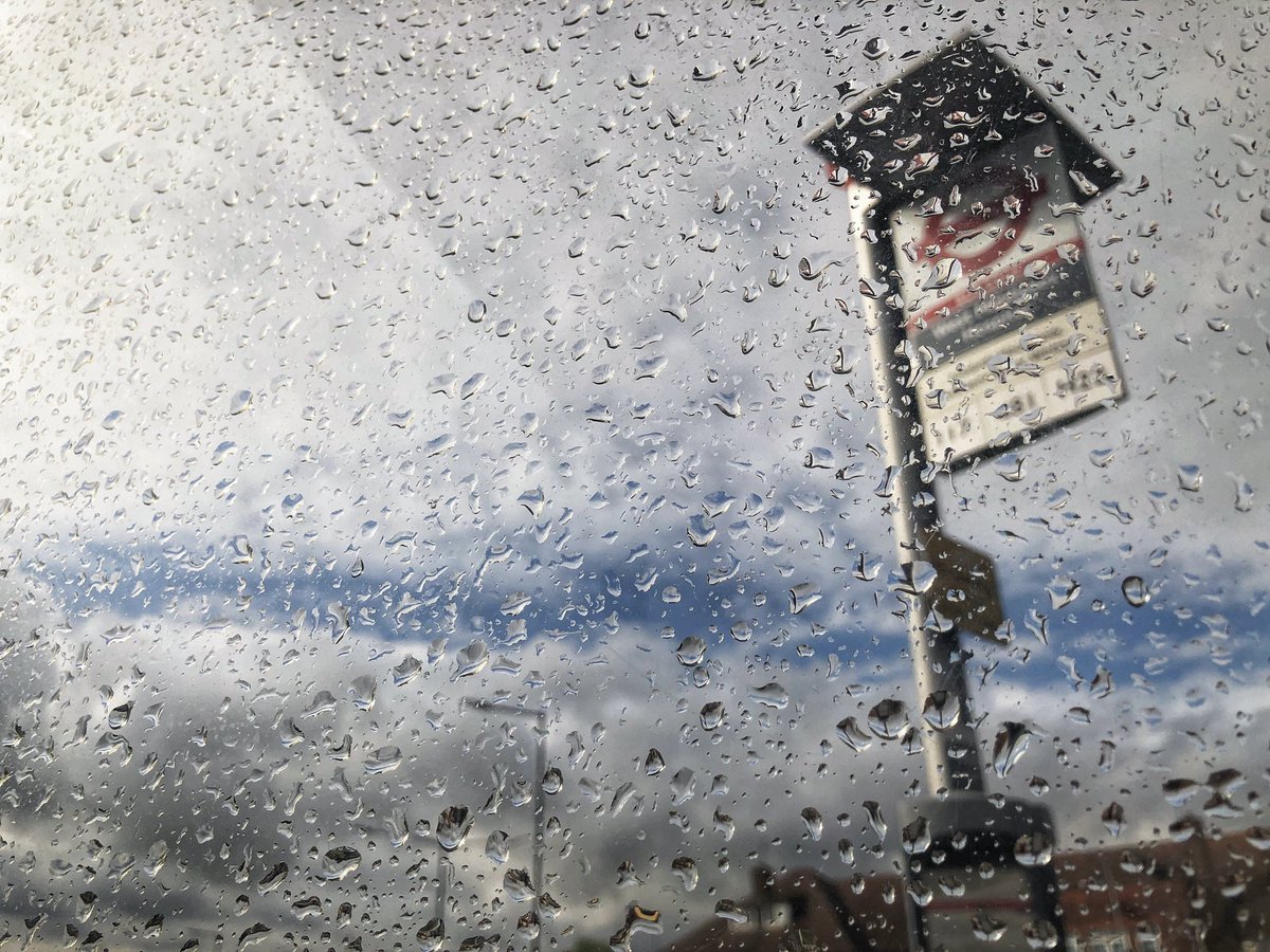 And as we waited for the H22 bus at The West Middlesex Hospital this afternoon an #Aprilshower happened - with a vengeance! 

@metoffice #loveUKWeather #rainyday