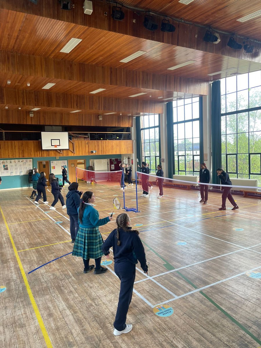 As usual our schools Tuesday morning badminton club continues to be a great success, thank you Mr McLoughlin for this and being our schools amazing extra curricular coordinator 😊🏸 @stpaulsg @ActiveFlag @mrmcloughlin16