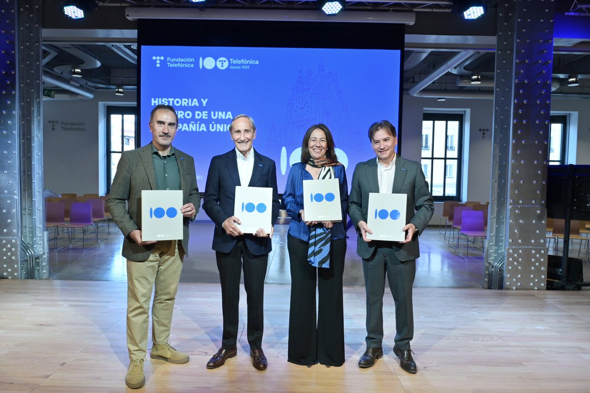 ¡Comienza la presentación de ‘Historia y futuro de una compañía única', el libro que conmemora el primer siglo de vida de @Telefonica, con unos invitados y participantes de lujo! #Telefónica100 🔴 Síguelo en directo: youtube.com/watch?v=JNOXc4…