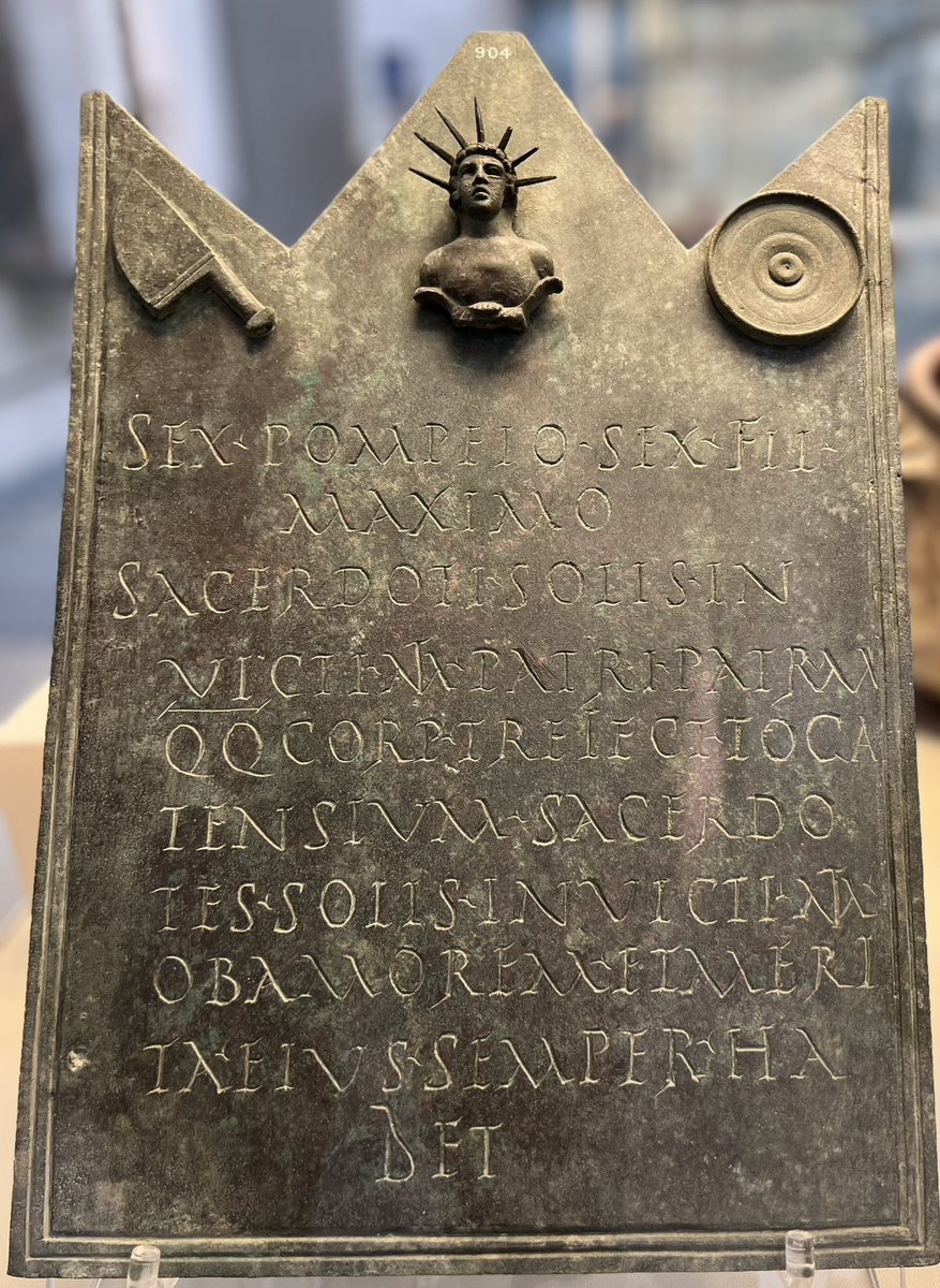 Bronze tablet-c. 200 AD

‘Dedicated to Sextus Pompeius Maximus, son of Sextus, High Priest of the Sun God, Mithras, all powerful, and Father of Fathers, President of the Guild of Master Ferrymen. We, Priests of the all powerful..(1/3)
📷March
#Roman #Archaeology #EpigraphyTuesday