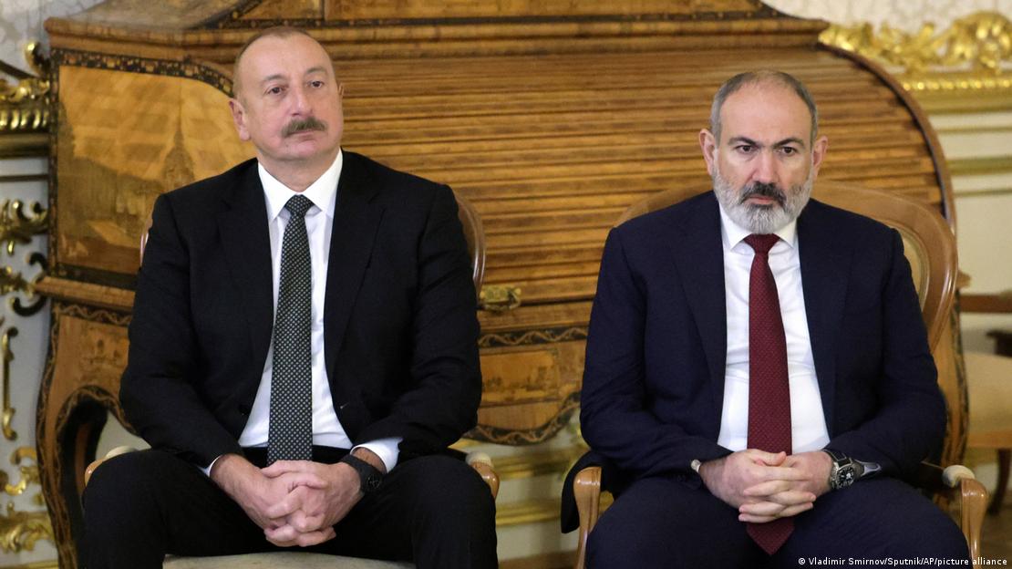 Aliyev: Ermenistan ile barış hiç olmadığı kadar yakın 🔴Azerbaycan Cumhurbaşkanı Aliyev Ermenistan ile barış anlaşmasına hiç olmadıkları kadar yakın olduklarını açıkladı. İki ülkeden ekipler toprak anlaşmazlıklarını bitirmek umuduyla sınır belirleme çalışmalarına başlıyor...