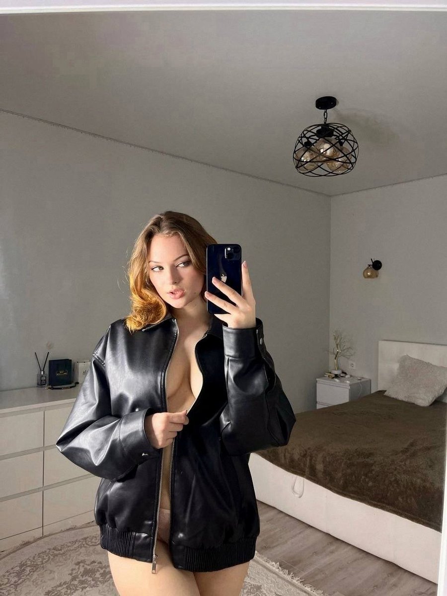 <a href="/mszrsmerci/">Mercedes Blanche</a> need someone to undress me☺️🍑🍒