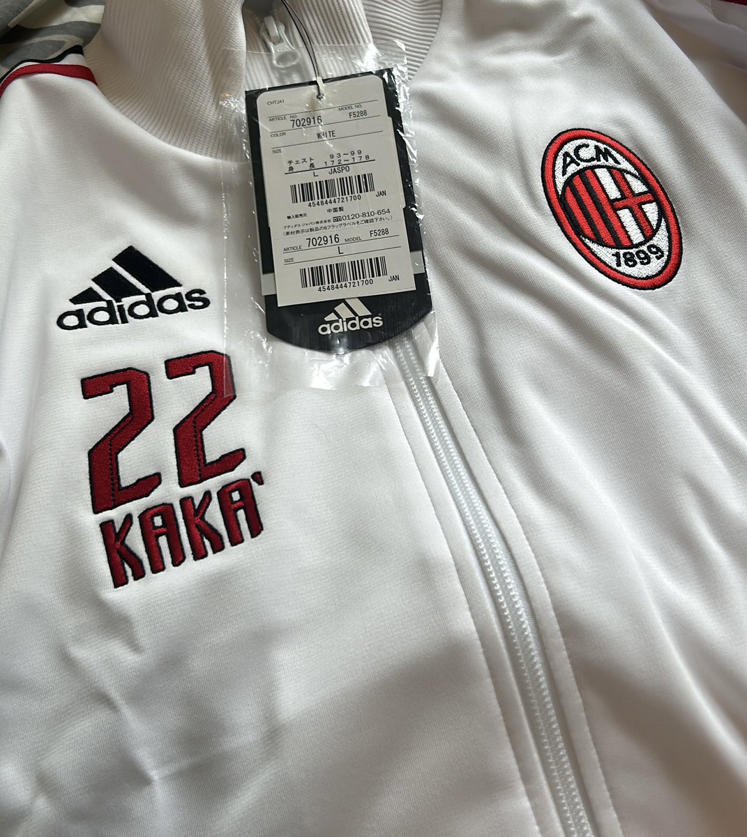 Something outrageous arrived👀 I bought this for myself but sadly doesn’t fit so will be available at some stage! More photos to come👍 #footballshirt #football #milan