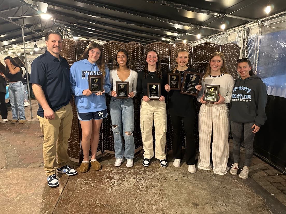 So proud of these girls for the great season we had. So blessed to have made varsity as a freshman and get the building block award. Can’t wait for next season!