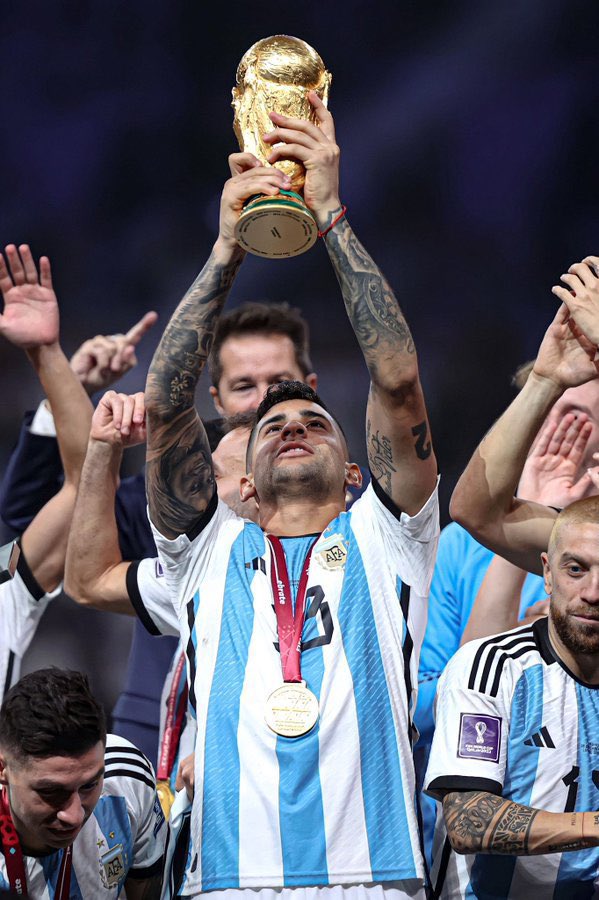 Spurs_ES's tweet photo. MIREN ENTRE LA W Y LA T de su teclado y descubran al mejor zaguero del mundo… https://t.co/y2j39ss6VN