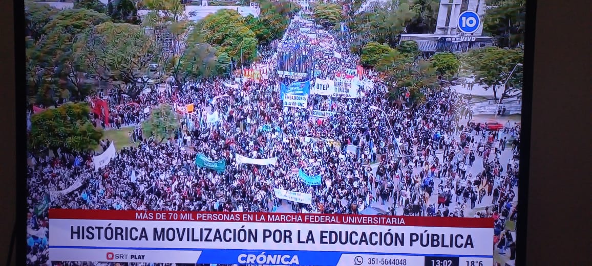 🚨 URGENTE 🚨 👥 100.000 PERSONAS EN CÓRDOBA. #MarchaUniversitaria