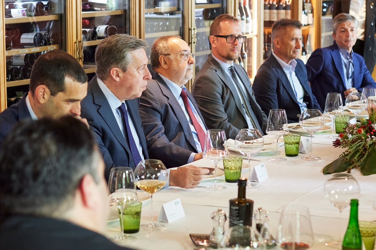 ECA Chairman Nasser Al-Khelaïfi and Spanish ECA Board Members, Miguel Ángel Gil Marin & Jokin Aperribay enjoyed a productive lunch meeting today with a leading group of Spain's most influential media executives ahead of tomorrow's ECA Board Meeting. 🇪🇸 This gathering fostered