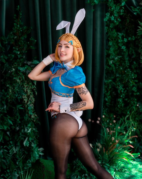 You didn't think our could escape the wrath of my bunny suit Zelda just yet did you??   Full set on my