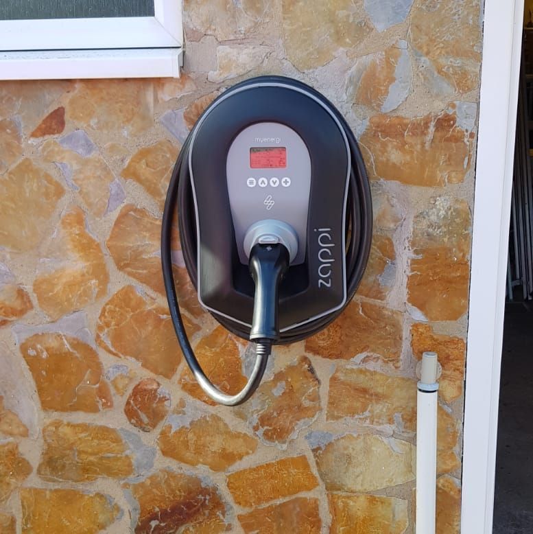 Sean recently installed this Zappi EV charger for a previous Solar Customer of ours.  The Sunshine will now be powering their car 😃

#SolarPVInstalleroftheyear2023 #solarPV #solarpanels #electricianinderby #chellastonelectrician #derby #electrician #solarbusiness #solarenergy