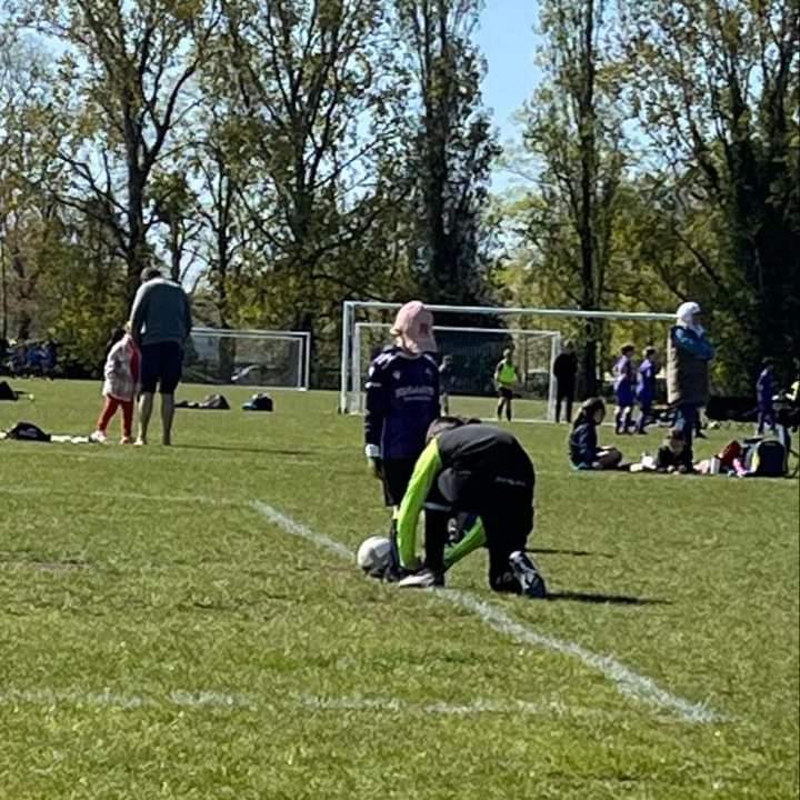 #Shoutout to this young ref at Gosport Borough at the weekend who had to halt the game multiple times today to tie my daughter’s shoe laces himself. Doesn’t matter who ties them, they don’t stay done up! 😅 #TeamGrassroots #GRF #grassrootsfootball