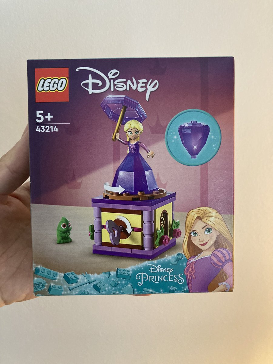 RPunter's tweet photo. @LEGO_Group my 3yo got a @Disney Tangled Rapunzel model after visiting @LEGOLANDWindsor. Unfortunately we lost Pascal 🦎 on our way home as it doesn’t clip into the model. Is there anyway to get a replacement? https://t.co/8xpnmdFsCB