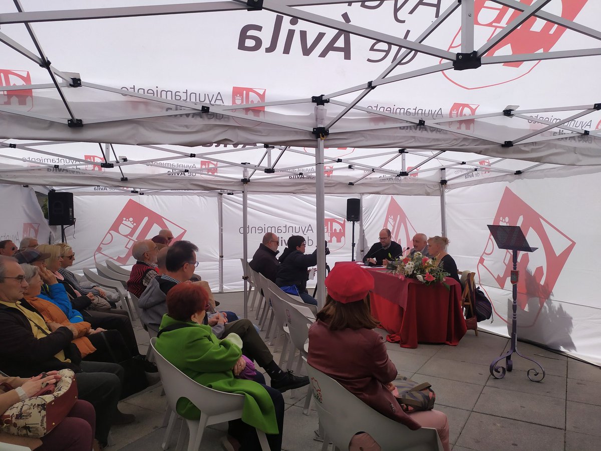 Msol59's tweet photo. @CristbalMedina @grismedinaart Esta mañana he podido asistir a la presentación de #TEULES📕donde he recordado🥰😍,con los comentarios de su autor,@CristbalMedina,aquellos personajes y hechos históricos q me maravillaron👌🏾👏🏾🙌🏾👏🏾 Allí,mismo😃me encontré con @serzisanz😊 @grismedinaart autora de la portada🎨👌🏾🥰 https://t.co/p6BNp4Nm81