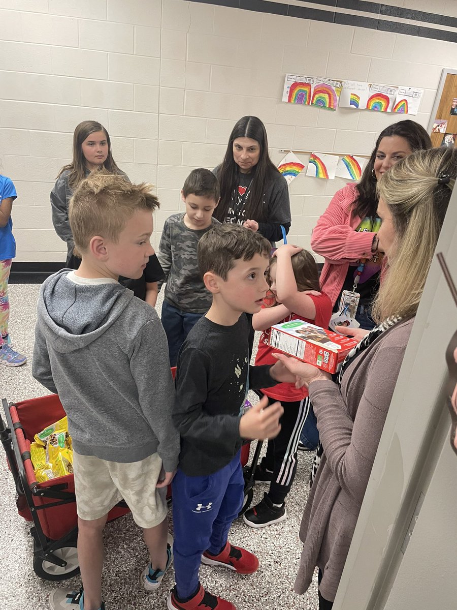 Some of our River Valley Rebels were sharing kindness through Girl Scout cookies today! What a great surprise! Thanks Mrs. Doornbos for organizing! 🍪 😁 #sd113a #rebelpride