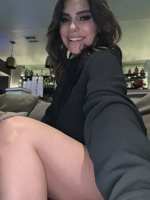 Going live at 3pm PST today! 💖 Don&rsquo;t miss me https://t.co/uMSYbHnFsq https://t.co/n24teA78iT<a href="/tag/mvsales"class="tags"><span>#mvsales</span></a>