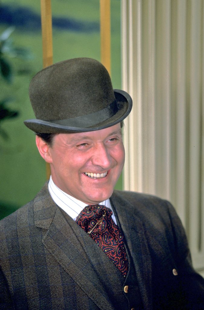 🌘 Time to stop joking around, it's bedtime. Good night, everyone! #TheAvengers #JohnSteed #PatrickMacnee