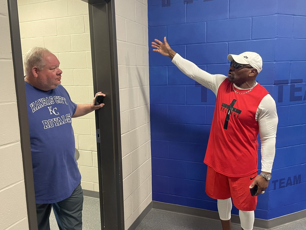 We enjoyed welcoming Gizmo Williams back to campus this afternoon! The CFL, NJCAA and Northwest Hall of Famer will be enshrined in the Mississippi Community College Sports Hall of Fame in Jackson this evening. #ALLN x #RangGang🏈