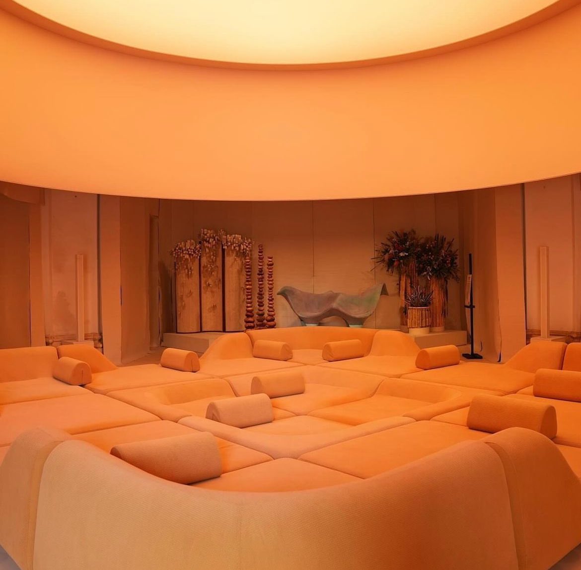 luusssso's tweet photo. This conversation pit from Milan design week is absolutely incredible https://t.co/wBSnzSpYkU