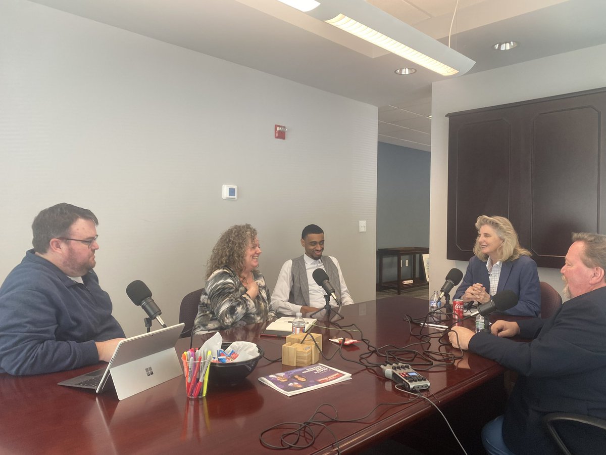 We had a full table in the podcast studio/conference room today. The SEANC lobbying team stopped in for a preview of the #ncga Short Session, which starts tomorrow. Look for the episode tomorrow as well! @ArdisWatkins @Sthrnbelle211 @FlintBenson911 #ncpol