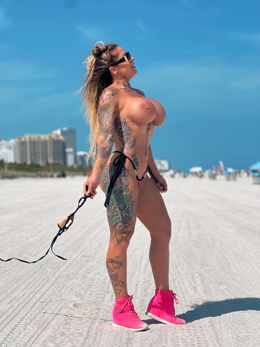I hear there&rsquo;s good &ldquo;people watching&rdquo; at South Beach😜 #topless #exhibitionist   @TitsPublic @forPublicNudity<a href="/tag/topless"class="tags"><span>#topless</span></a><a href="/tag/exhibitionist"class="tags"><span>#exhibitionist</span></a>