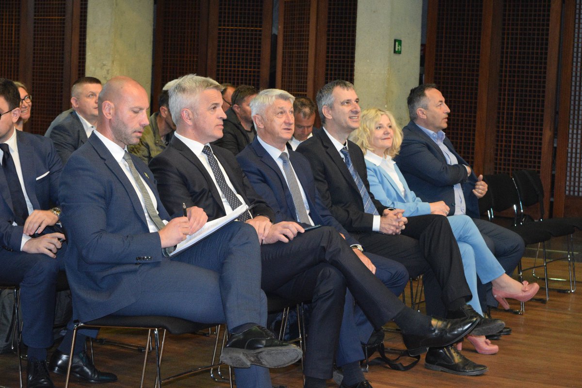lidijahapa's tweet photo. EUSAIR- with minister #Habijan, economy and sust.development in Zadar, Conf. on the Implemen. of the 2030 Biodiversity Strategy in the Adriatic Sea/joint solutions for nature and fisheries
#economy #agriculture
#prefectLongin
#MFEA
#sustainabletourism
#fishery
#NPKrka #Slavica https://t.co/OpbmGcGlQx