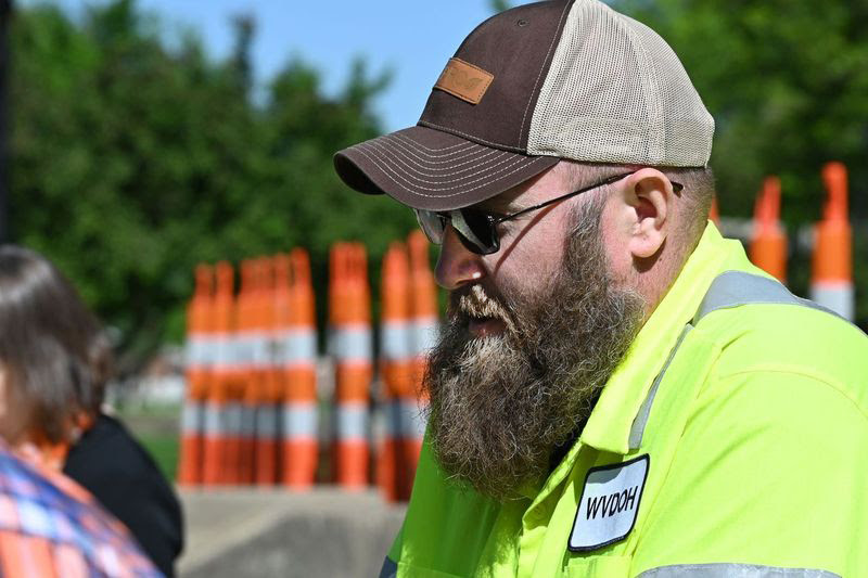 WVDOH remembers fallen workers, urges work zone safety.
#workzonesafety #goorange
transportation.wv.gov/communications…