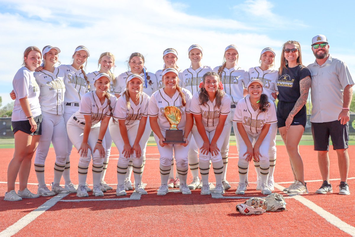 DanaeLopez806's tweet photo. Four-Peat District Champs! 12th 💣 of the season, 54 career! 💛🖤🌪️#goldglovechasin #sandiesoftball https://t.co/ZdiYQ78f5D