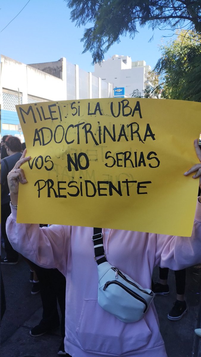 patmalanca's tweet photo. #MarchaUniversitaria https://t.co/PTlAzfulax