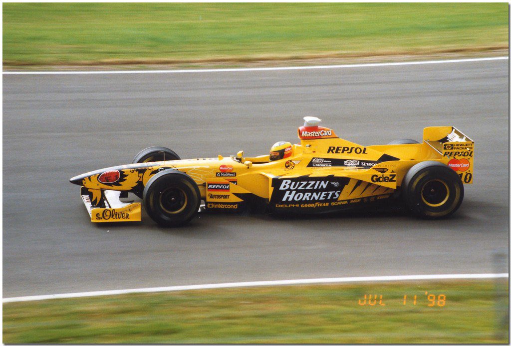 proprintshop's tweet photo. @karunchandhok have you ever driven a 98 spec F1 car? First year of of the grooved tyre era…3 grooves on the front tyres, 4 on the back!

#jordan #jordanf1 #eddiejordan #f1 #formula1 #print #art #gift #giftideas @HillF1 @ralfschumache20 https://t.co/aBL07iT1pK