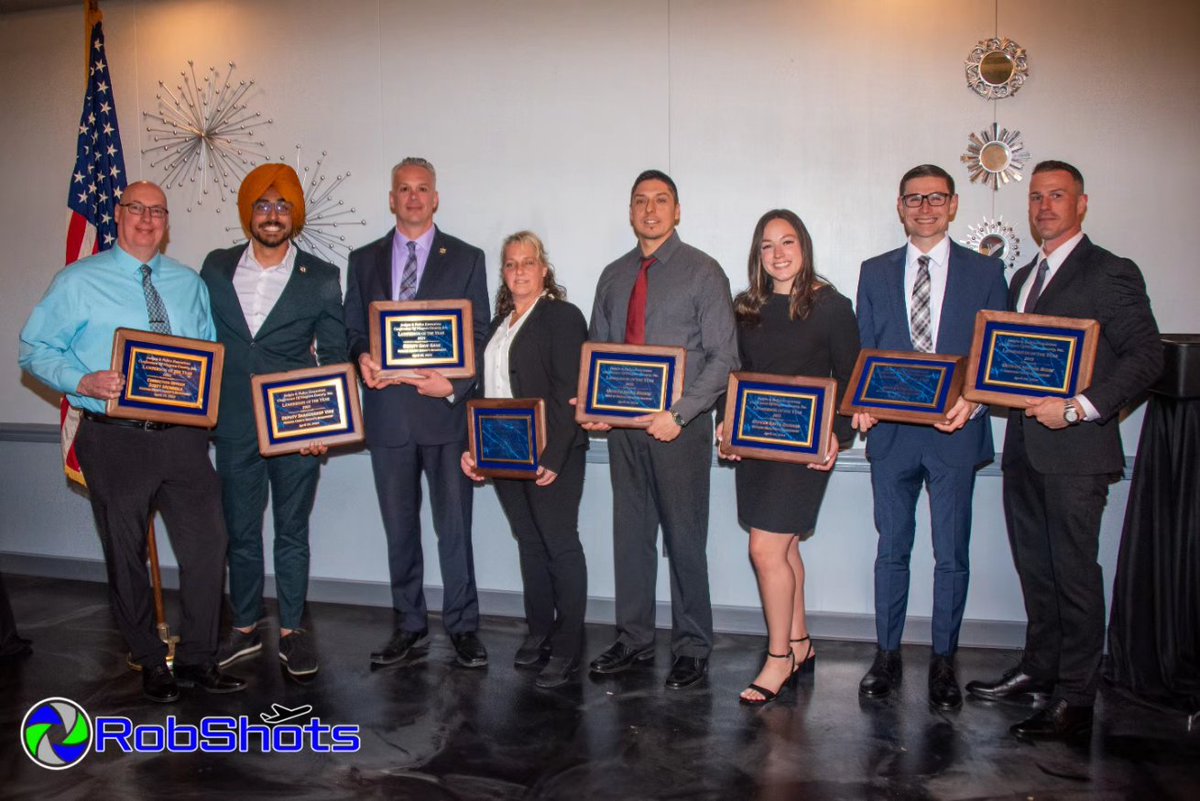 RobShots tweet media